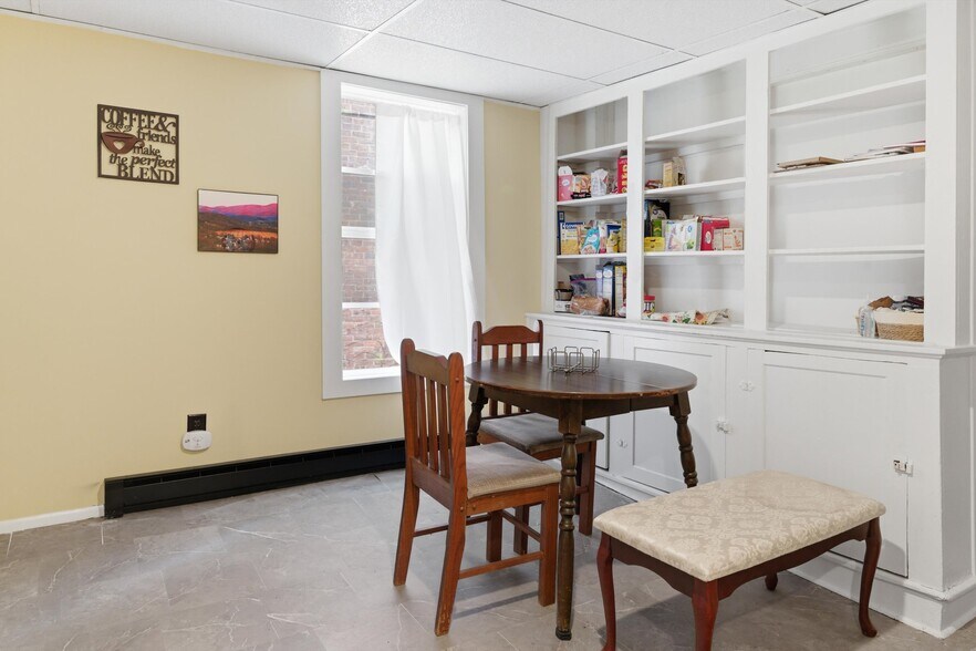 More Photos Of 198 N Main St, Salem Storefront Retail Residential For Sale