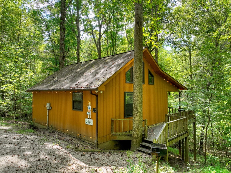 More Photos Of 77 Alpine Way, Blairsville Hotel For Sale