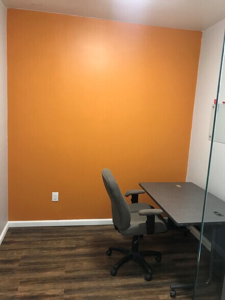 More Photos Of 1689 E Main St, Columbus Office Residential For Lease