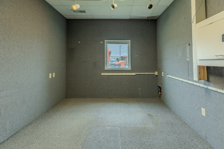 More Photos Of 4303 Memorial Hwy, Mandan Movie Radio TVStudio For Sale