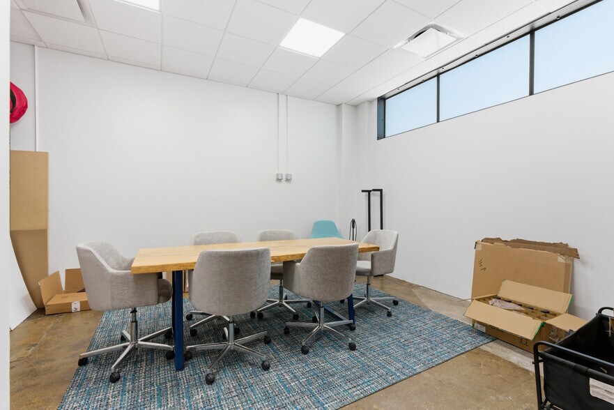 More Photos Of 311-321 Sixth St, San Antonio Office For Sale