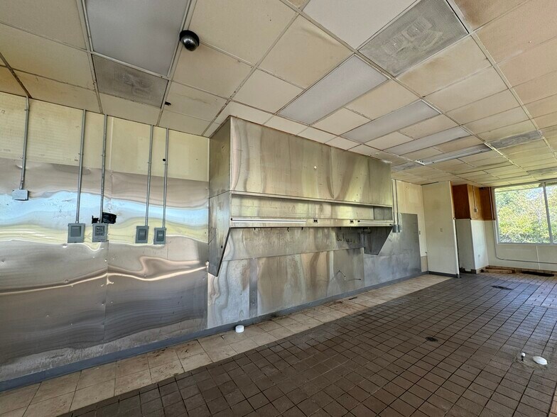 More Photos Of 100 Highway 243, Gordon General Retail For Sale