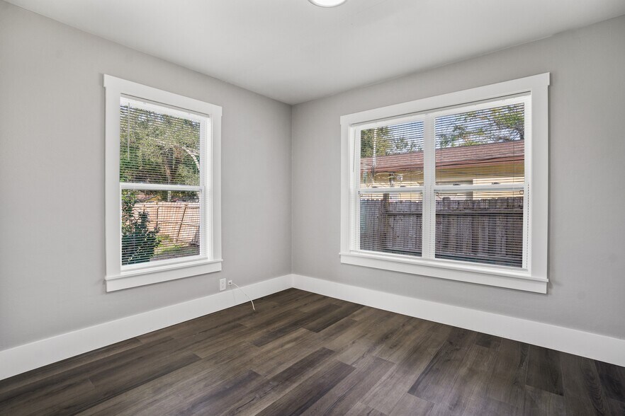 More Photos Of 1006 15th Ave NW, Largo Multifamily For Sale