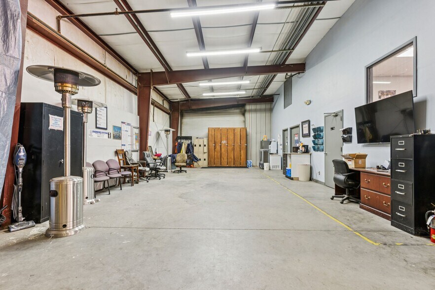 More Photos Of 3270 Benchmark Dr, Ladson Manufacturing For Lease