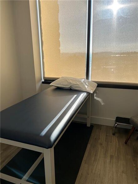 More Photos Of 2 Robinson Plz, Pittsburgh Office Residential For Lease