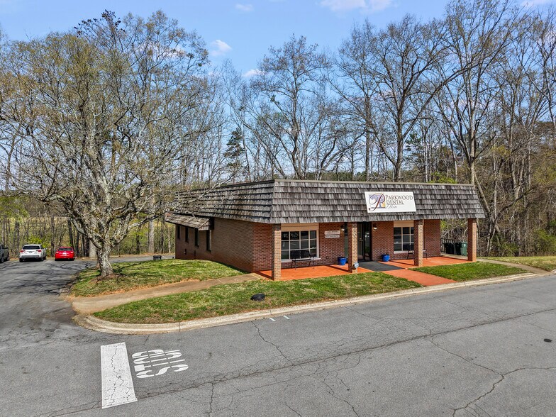 Primary Photo Of 400 Parkwood Medical Park, Elkin Medical For Sale