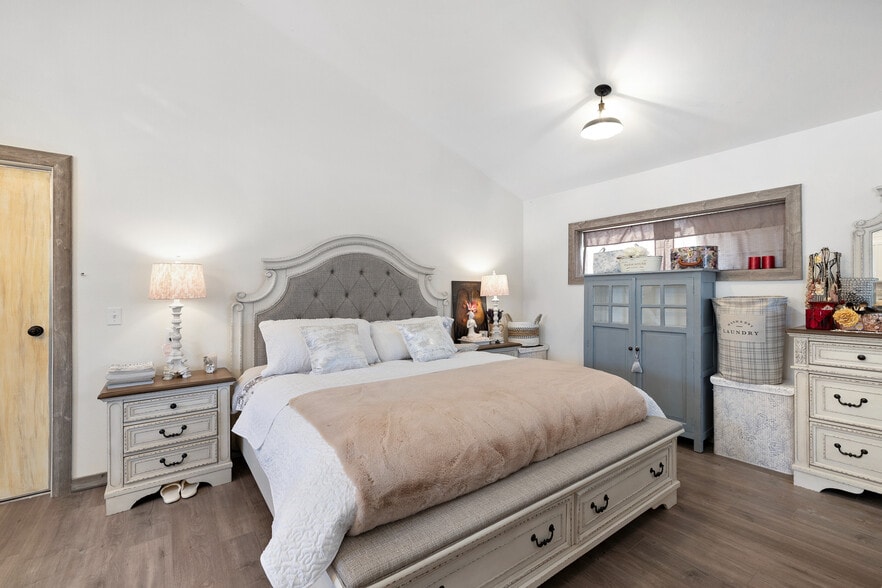 More Photos Of 111 W Bell St, Sequim Hotel For Sale