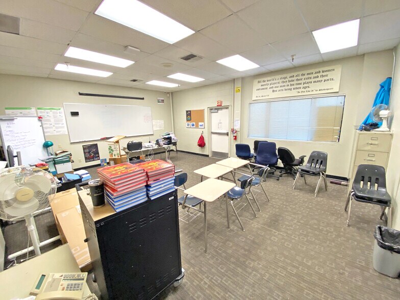 More Photos Of 402 Farnel Rd, Santa Maria Light Manufacturing For Sale