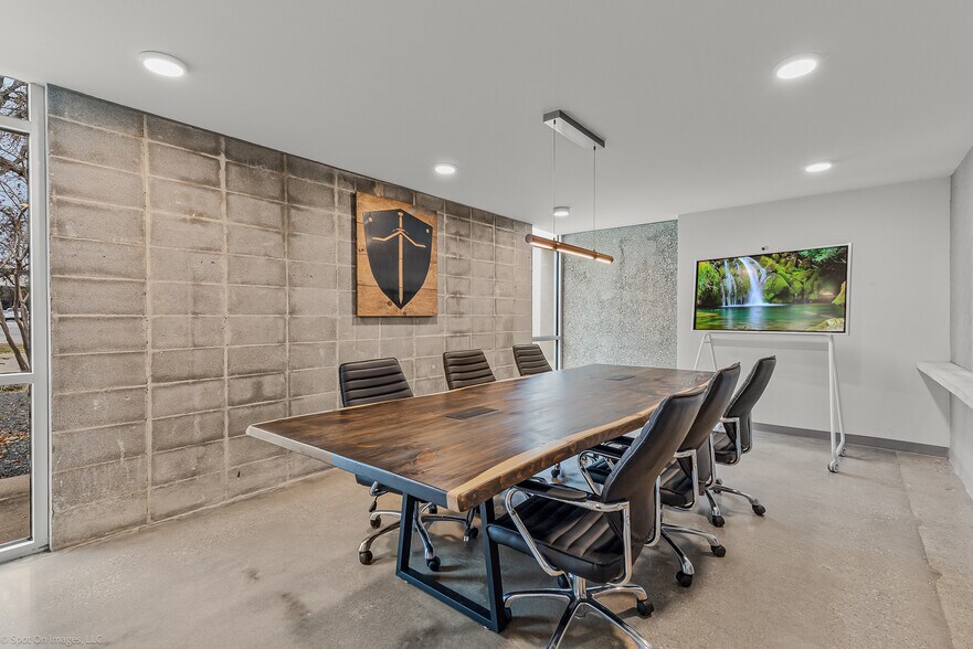 More Photos Of 1380 River Bend Dr, Dallas Office For Sale