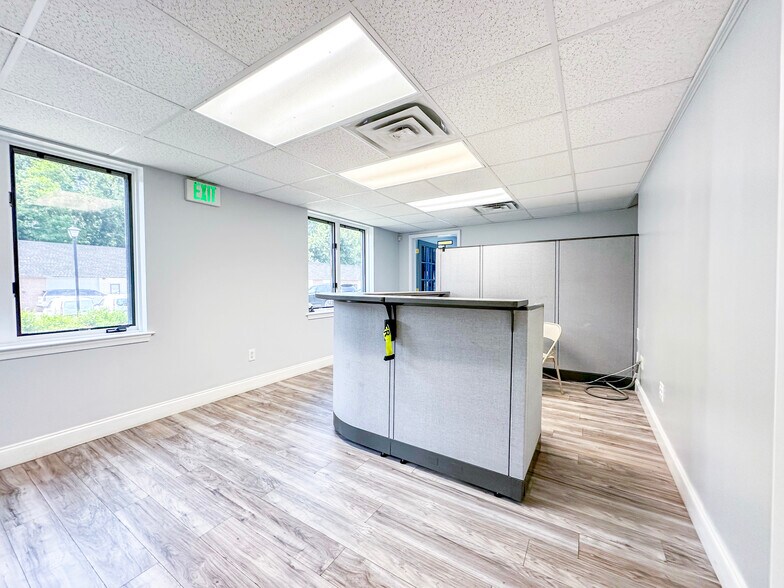 More Photos Of 406 E Pennsylvania Blvd, Feasterville Trevose Light Distribution For Lease