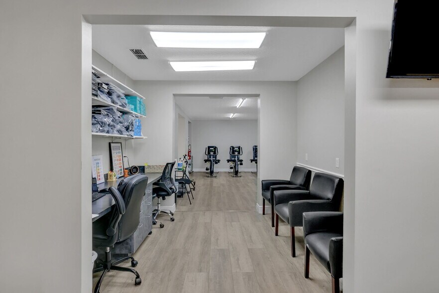 More Photos Of 6640 W 103rd St, Jacksonville Office For Sale