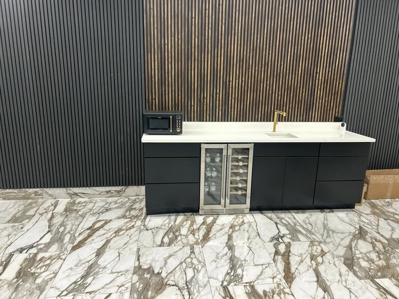 More Photos Of 2111 E Busch Blvd, Tampa Freestanding For Sale