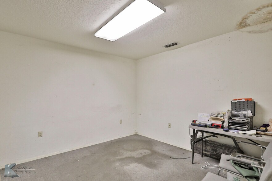 More Photos Of 2150 Industrial Blvd, Abilene Office For Sale