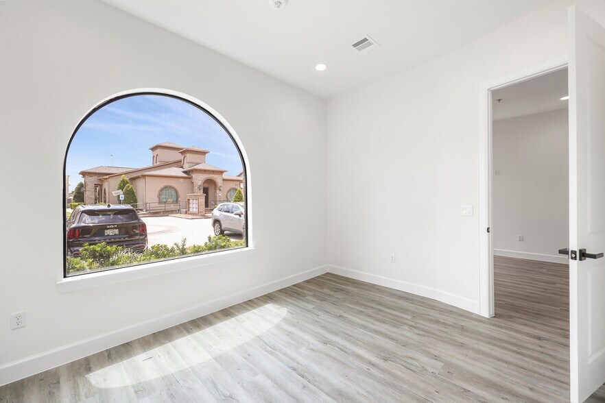 More Photos Of 284 Ed English Dr, Shenandoah Medical For Sale