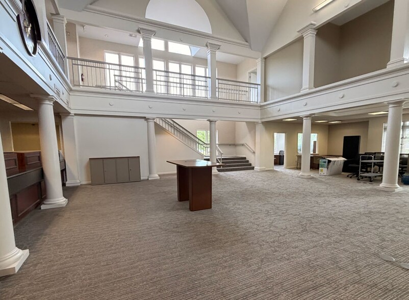 More Photos Of 16415 Village Plaza View Dr, Wildwood General Retail For Lease