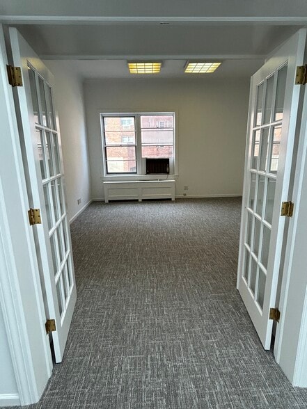 More Photos Of 45 E Putnam Ave, Greenwich Storefront Retail Office For Lease