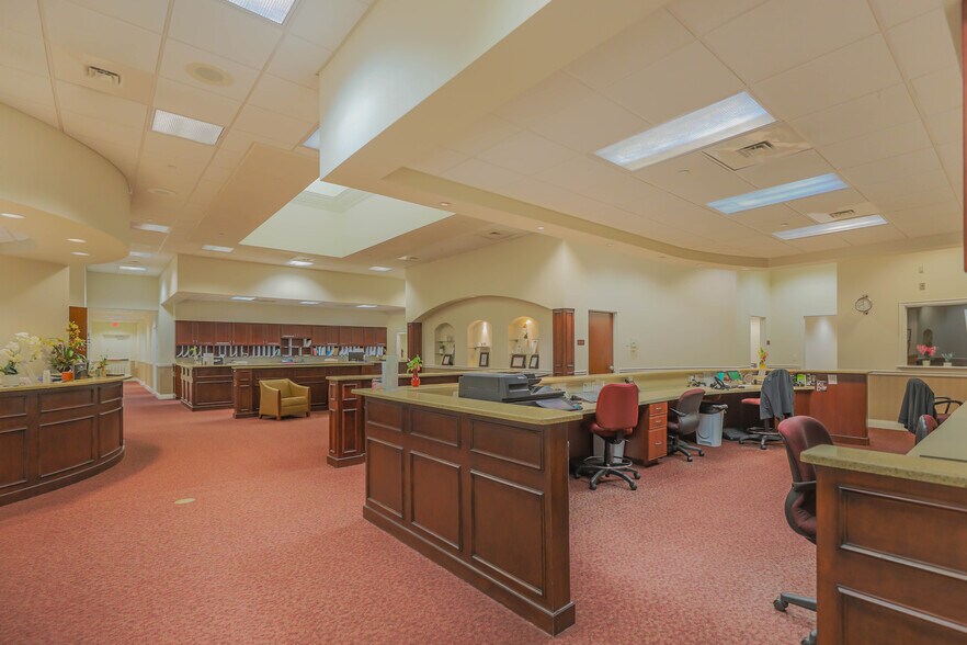 More Photos Of 9090 Park Royal Dr, Fort Myers Medical For Lease