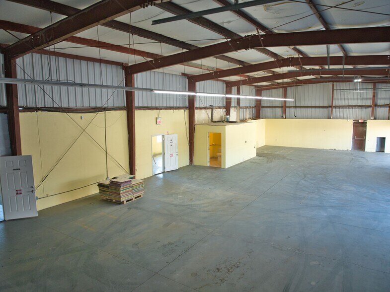 More Photos Of 800 Margaret St, Pahrump Manufacturing For Lease