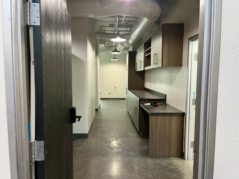 More Photos Of 4071 Silvestri Ln, Las Vegas Showroom For Sale