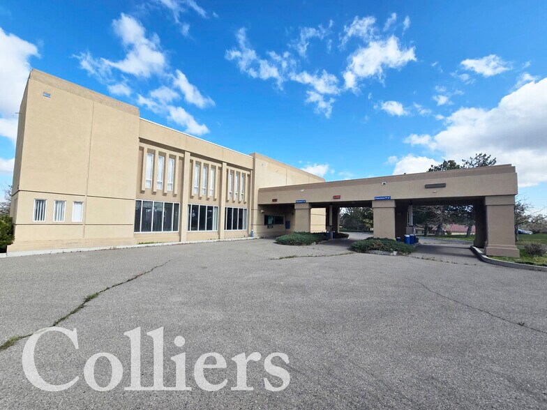 More Photos Of 1715 Pole Line Rd E, Twin Falls General Retail For Sale