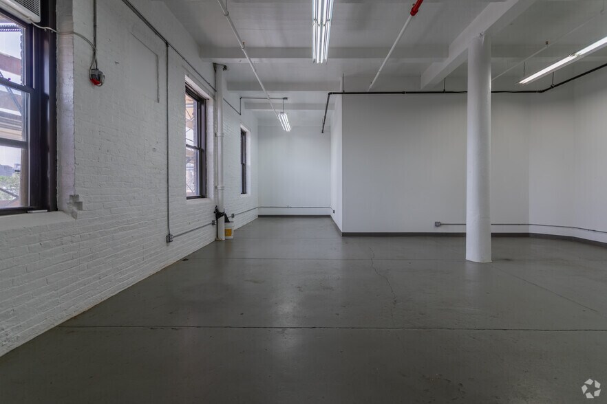 More Photos Of 9-20 35th Ave, Long Island City Office Residential For Lease