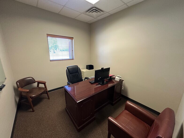 More Photos Of 4600 W Kearney St, Springfield Office For Lease