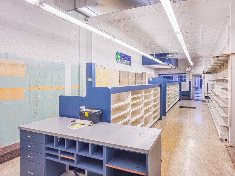 More Photos Of 2703 S 10th St, Omaha Storefront For Sale