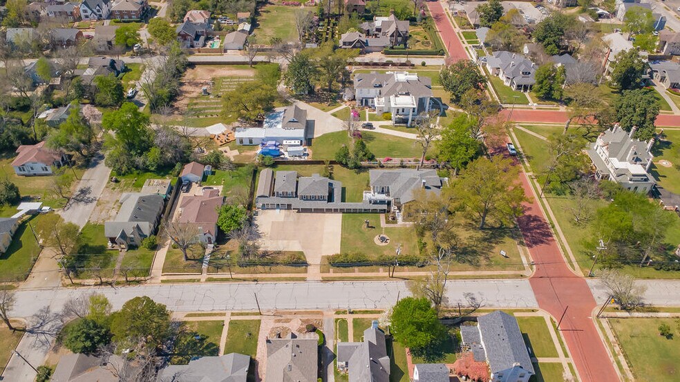 More Photos Of 313 E Charnwood St, Tyler Office For Lease