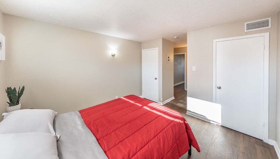 More Photos Of 102 Waco Ave, Lubbock Apartments For Sale