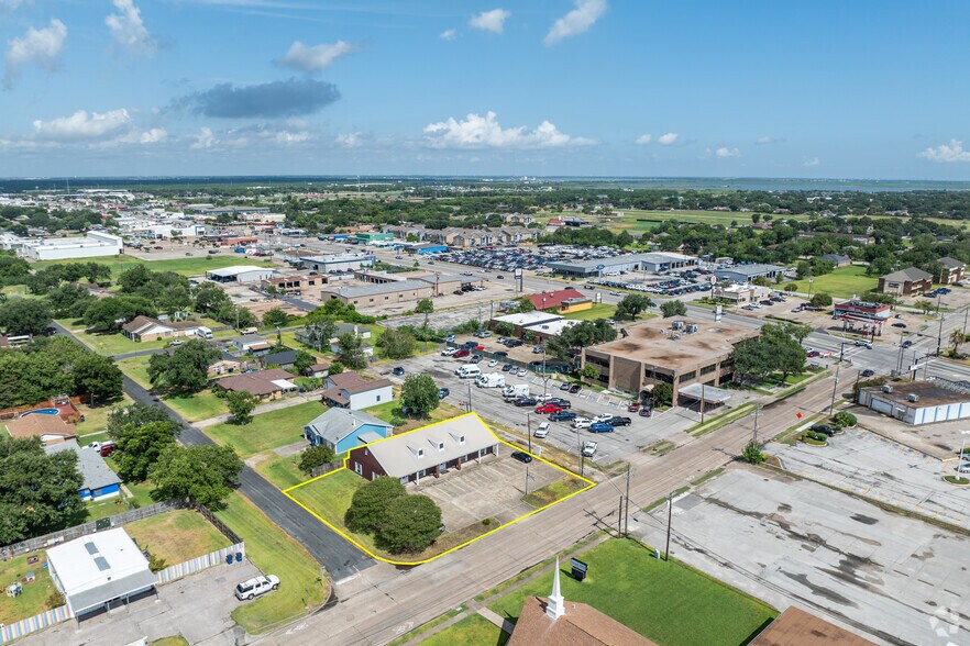 More Photos Of 905 N Logan St, Texas City Office For Sale