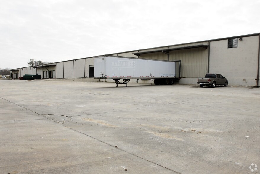 More Photos Of 605 Bohannon Rd, Fairburn Warehouse For Lease