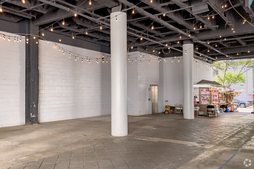 More Photos Of 325 Seaside Ave, Honolulu Theater Concert Hall For Lease