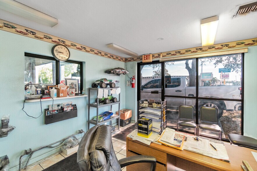 More Photos Of 6735 14th St, Bradenton Auto Repair For Sale