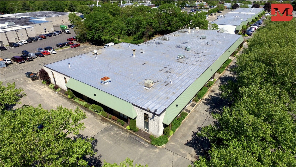 More Photos Of 99-109 Bridge Rd, Hauppauge Warehouse For Lease