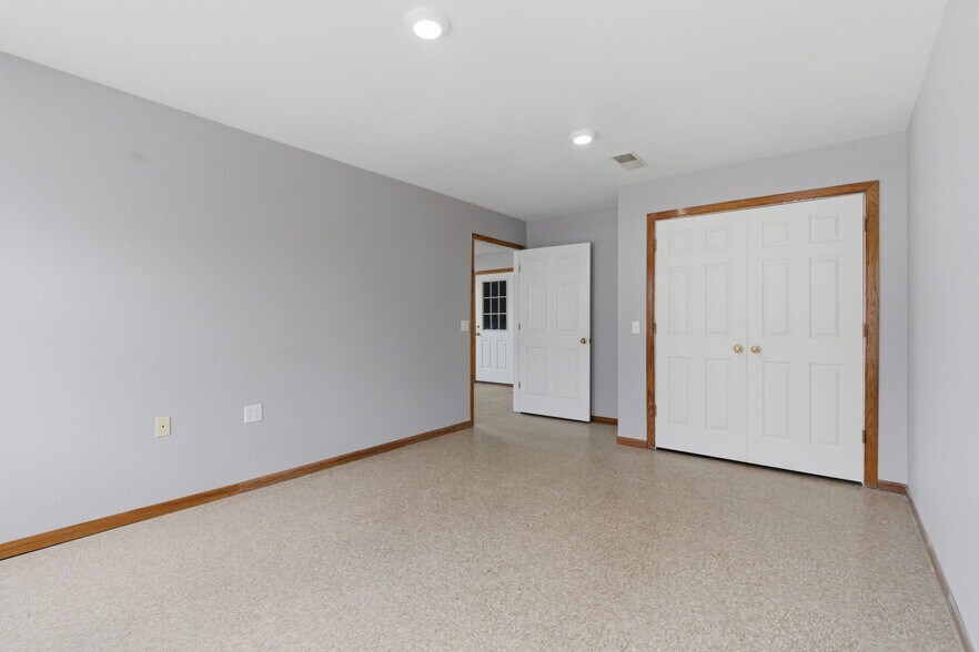 More Photos Of 136 N Prigmor Ave, Joplin Industrial For Sale