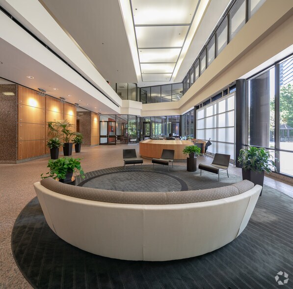 More Photos Of 1 Ravinia Dr, Atlanta Office For Lease