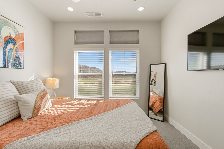More Photos Of 2248 N Double Eagle Ln, Washington Specialty For Sale