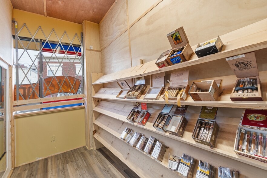 More Photos Of 4413 Glenway Ave, Cincinnati Storefront For Sale