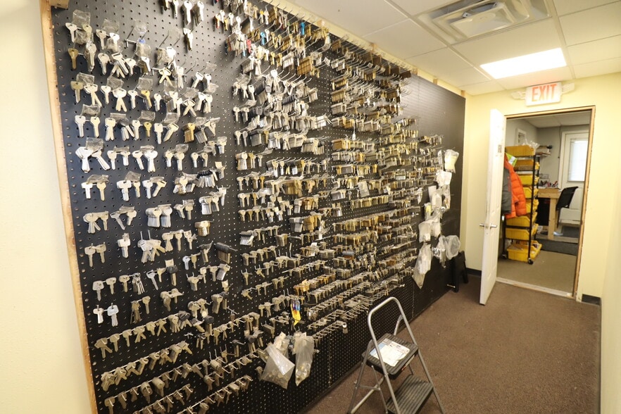 More Photos Of 522 Sanborn Ave, Ashland Storefront Retail Residential For Sale