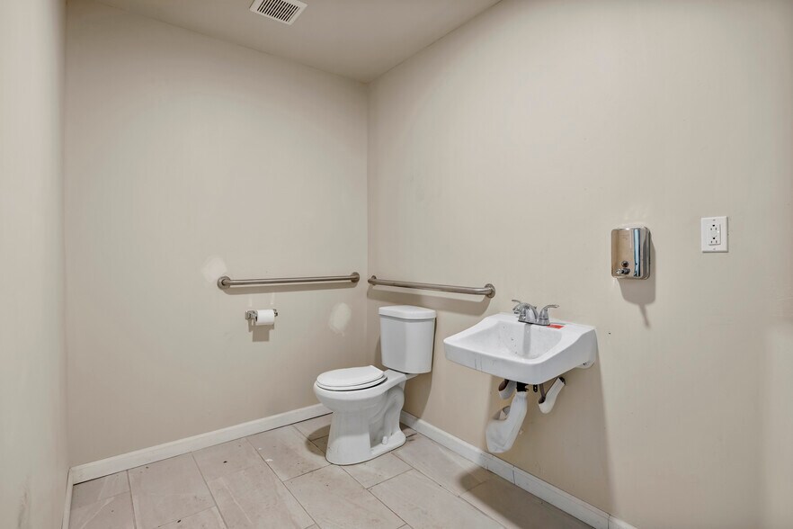 More Photos Of 90 Broadway, Menands Storefront For Lease