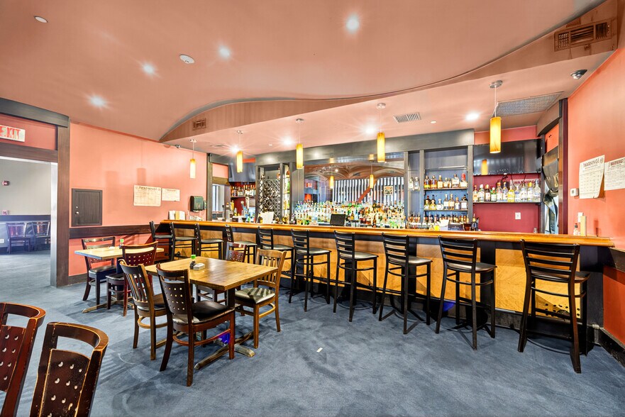 More Photos Of 560 S Main St, Andover General Retail For Sale