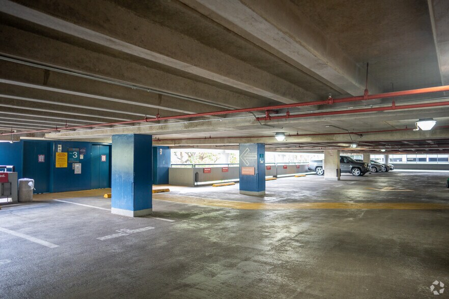 More Photos Of 1585 Kapiolani Blvd, Honolulu Office For Lease