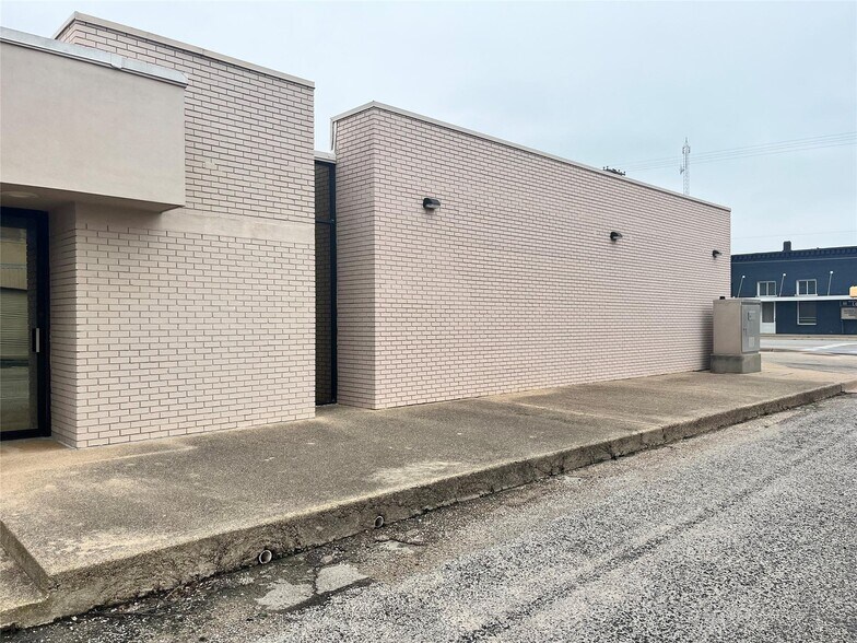 More Photos Of 101 N 4th St, Lometa Daycare Center For Sale