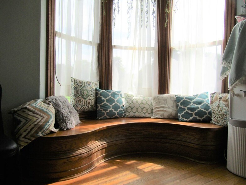 More Photos Of 30 Taylor St, Troy Freestanding For Sale