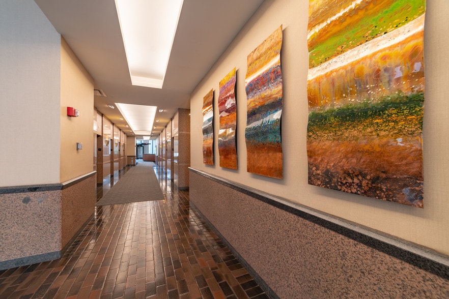 More Photos Of 755 W Big Beaver Rd, Troy Office For Lease