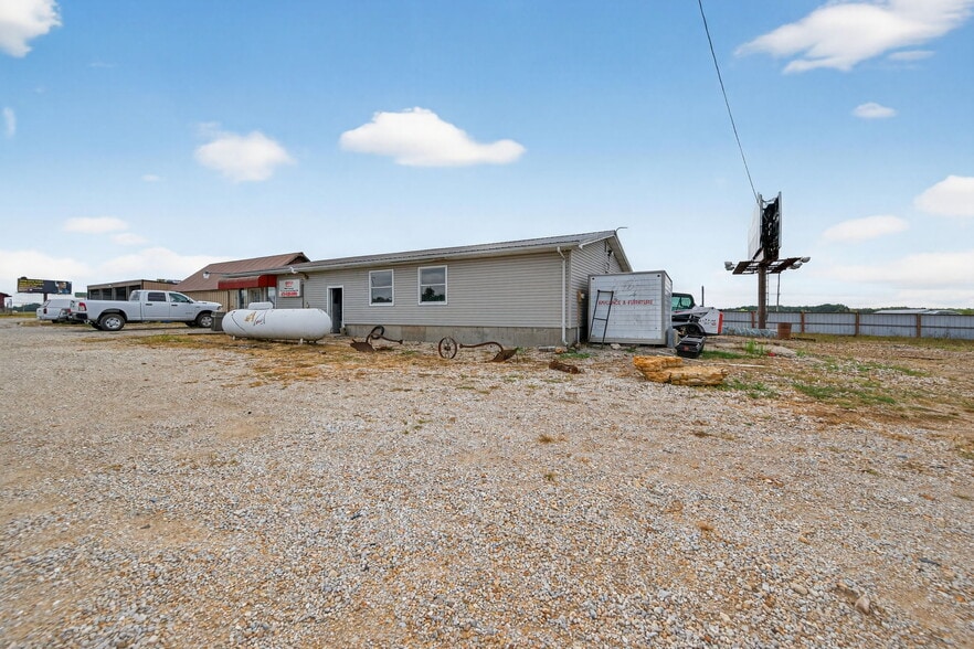 More Photos Of 338 Booneslick Rd, New Florence Industrial For Sale