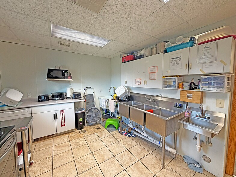 More Photos Of 2 Westwood Dr, Steeleville General Retail For Sale