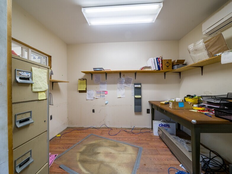 More Photos Of 50 Franklin St, Batavia Flex For Sale