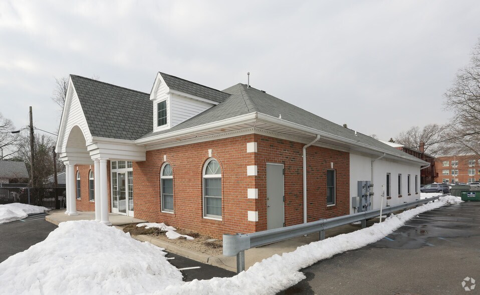 More Photos Of 120 Broadway, Amityville Office For Sale