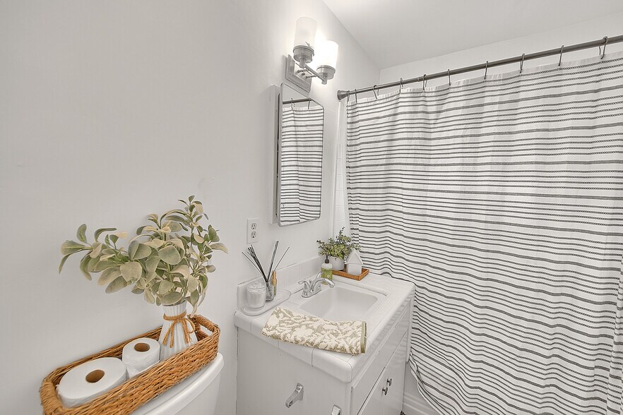 More Photos Of 275-299 Monte Vista St, La Habra Apartments For Sale